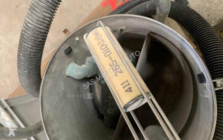 Stavebný stroj  aspirateur recycleur d'eau