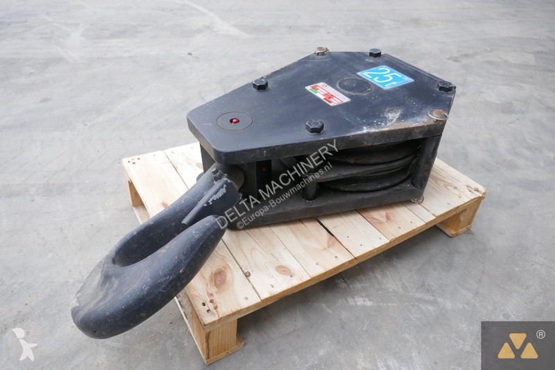 آلة لمواقع البناء  Hookblock 25T