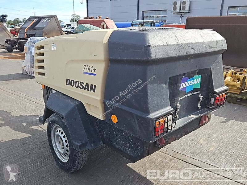 Stavební vybavení Doosan 741