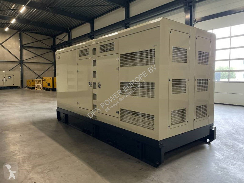 Stavebný stroj Hyundai DP222LC - 825 kVA...