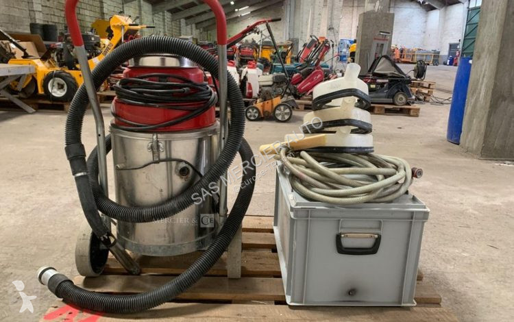 Stavebný stroj  aspirateur recycleur d'eau