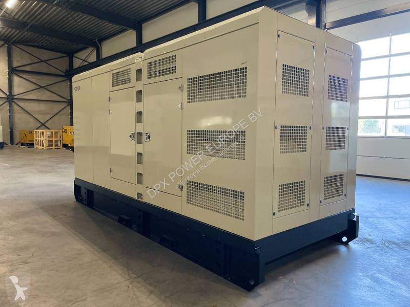Stavebný stroj Cummins KTAA19-G6A - 700 kVA...