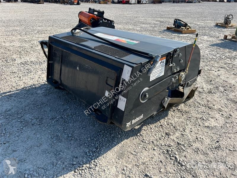 آلة لمواقع البناء Bobcat M54 Skid Steer Broom