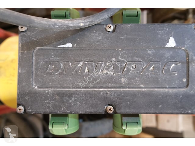 آلة لمواقع البناء Dynapac CF67T