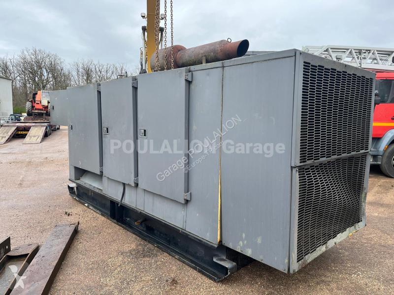 Entreprenørmaskiner Renault  V8 360 KVA...