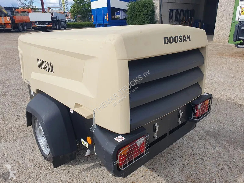 Stavební vybavení Doosan Compressor - 509 uren...