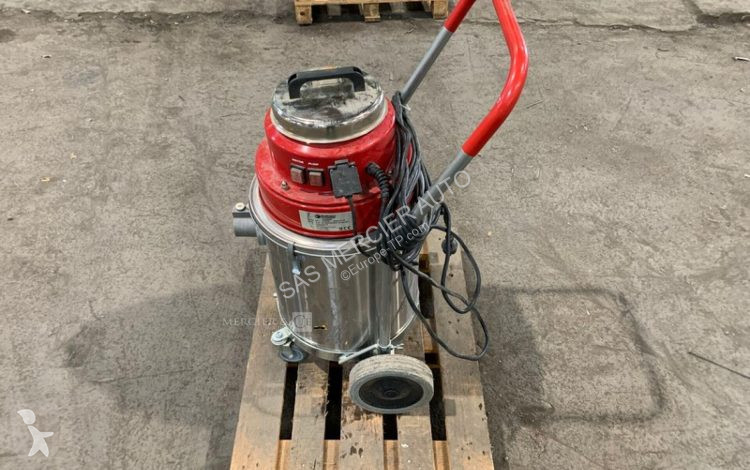 Stavebný stroj  aspirateur recycleur d'eau
