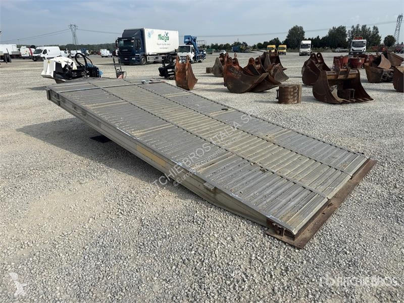 Будівельне обладнання CLM PL10000 Loading Ramp
