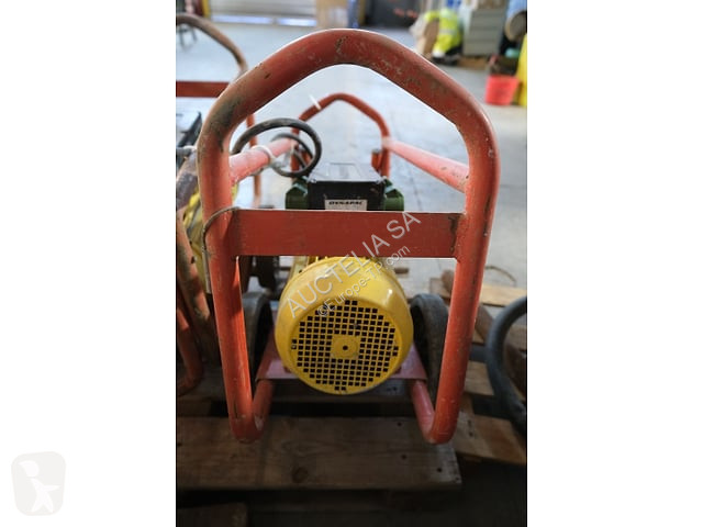 آلة لمواقع البناء Dynapac CF67T