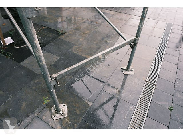 آلة لمواقع البناء