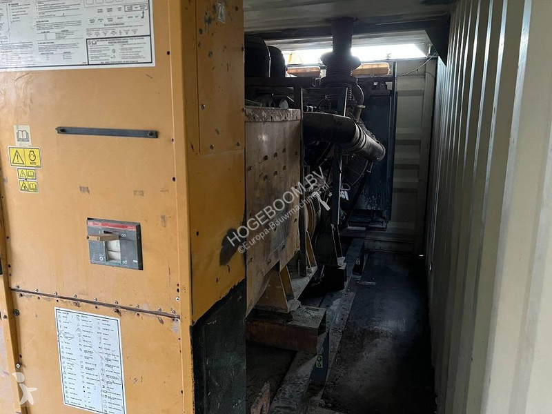 آلة لمواقع البناء Caterpillar C18 650kva generator