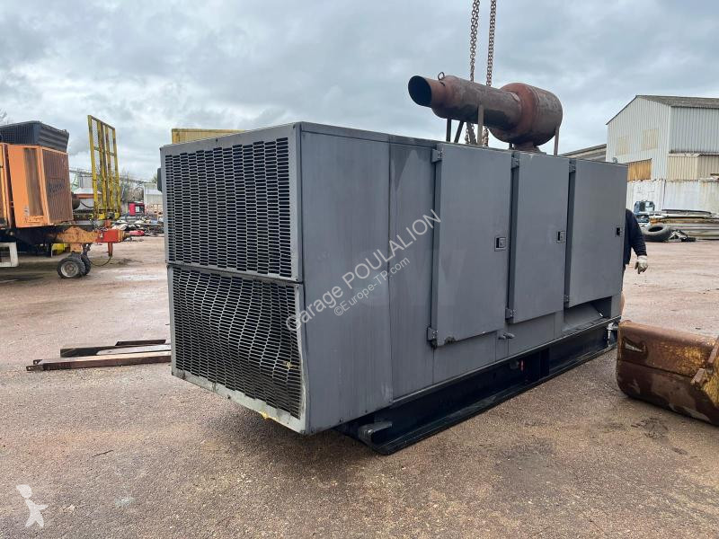 Entreprenørmaskiner Renault  V8 360 KVA...