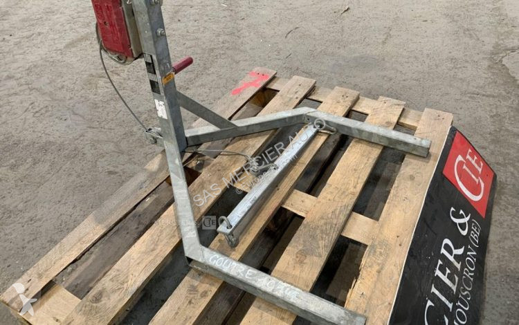 Materiaal voor de bouw  chevalet de treuil...