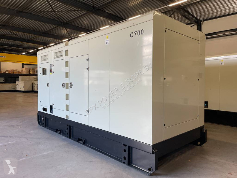 Stavebný stroj Cummins KTAA19-G6A - 700 kVA...