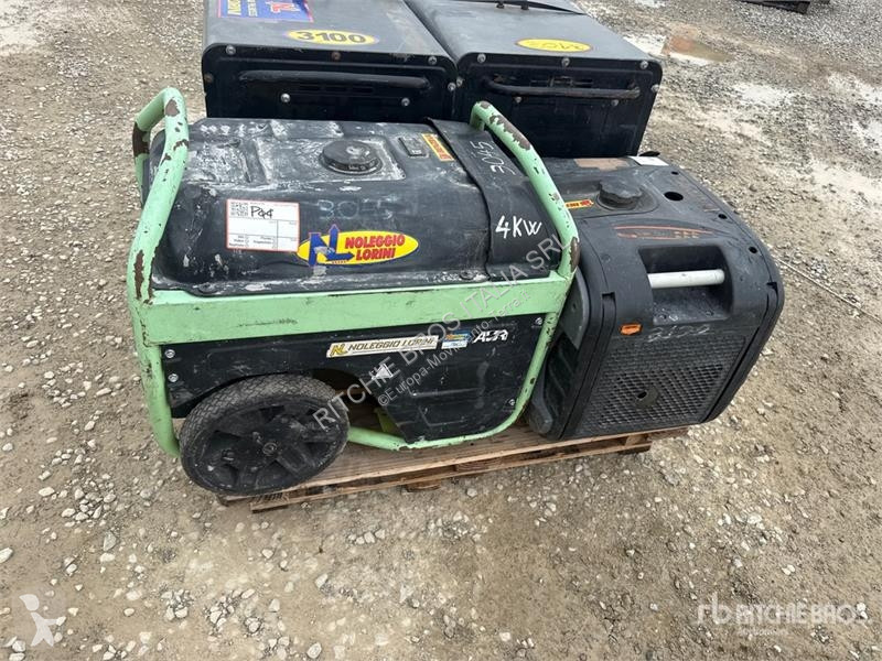 Sprzęt budowlany  Quantity of (4) Generator Set