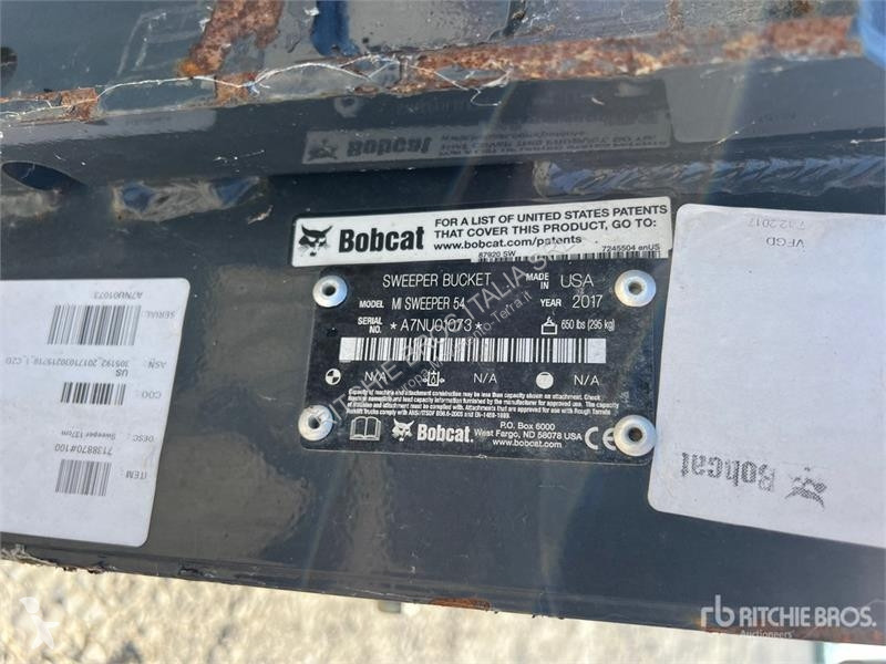 آلة لمواقع البناء Bobcat M54 Skid Steer Broom