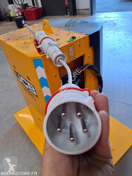 آلة لمواقع البناء JCB JCB18