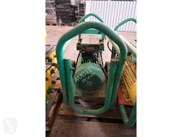 آلة لمواقع البناء Dynapac CF67T