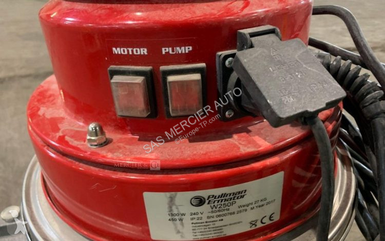 Stavebný stroj  aspirateur recycleur d'eau