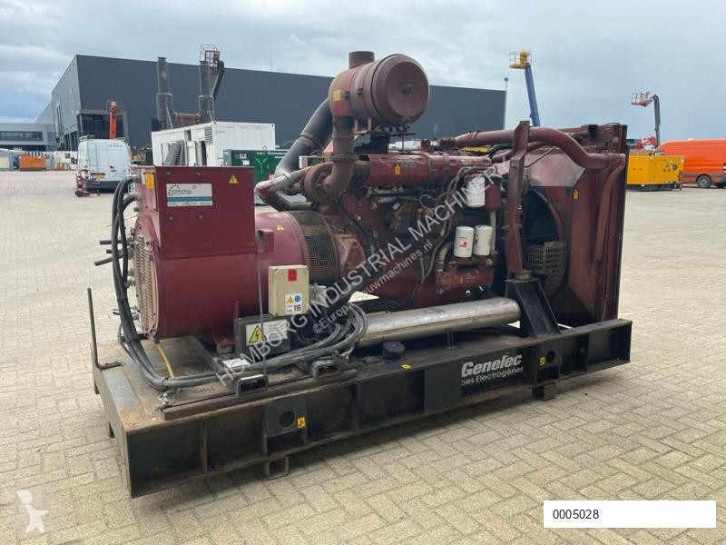آلة لمواقع البناء Iveco 8210 DRI 26 Marelli 300...