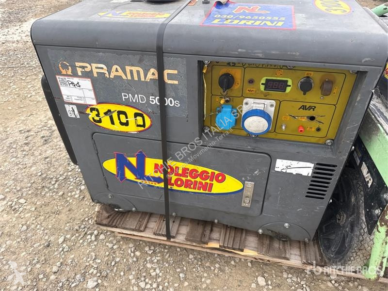 Sprzęt budowlany  Quantity of (4) Generator Set