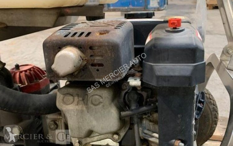 Matériel de chantier  pompe d'epreuve essence -