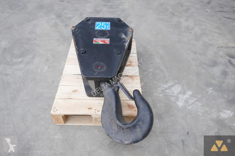 آلة لمواقع البناء  Hookblock 25T