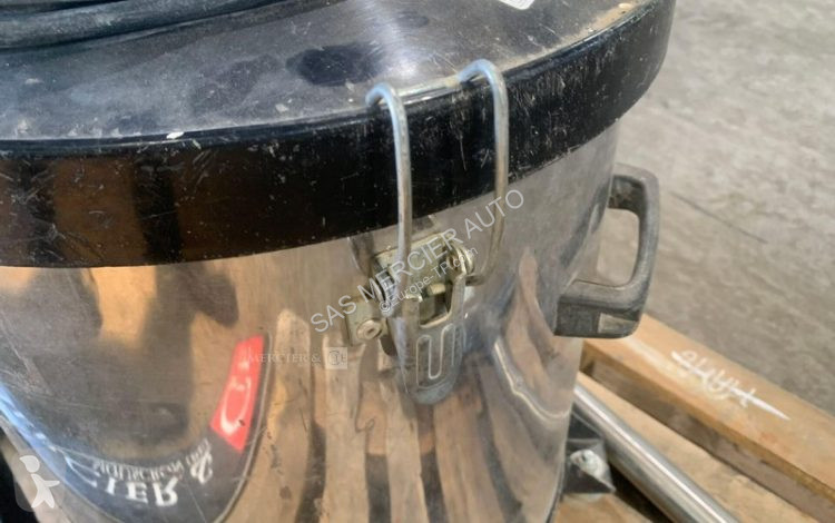 آلة لمواقع البناء  aspirateur a poussieres fines