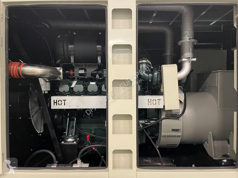 Stavebný stroj Hyundai DP222LC - 825 kVA...