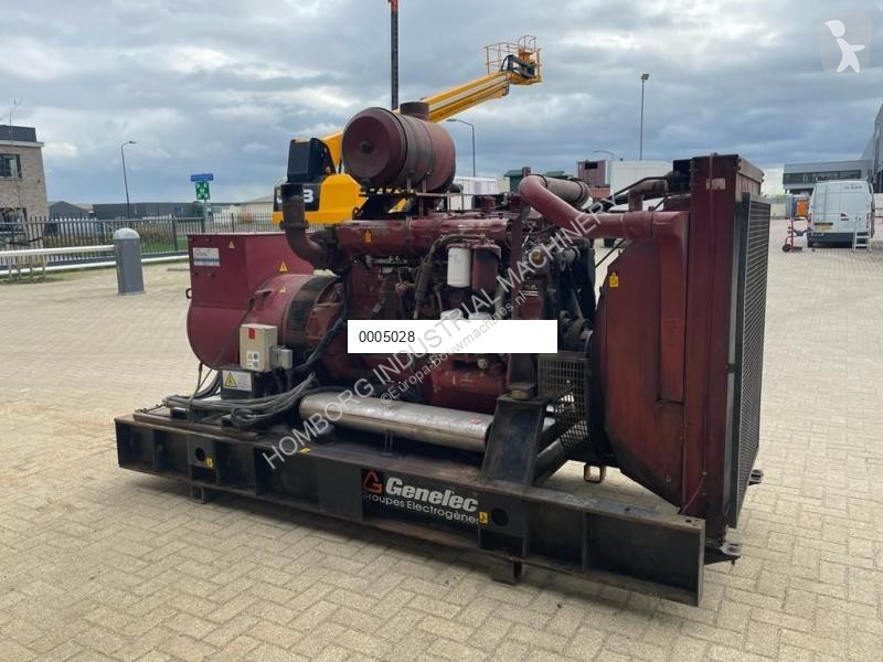 آلة لمواقع البناء Iveco 8210 DRI 26 Marelli 300...