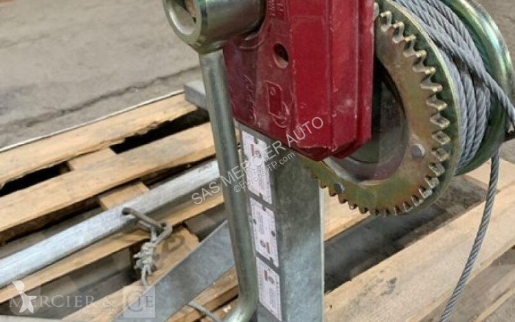 Materiaal voor de bouw  chevalet de treuil...