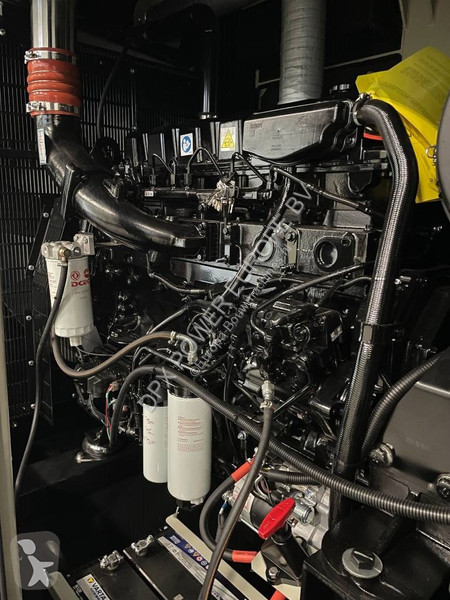 Stavebný stroj Cummins QSZ13-G13 - 550 kVA...