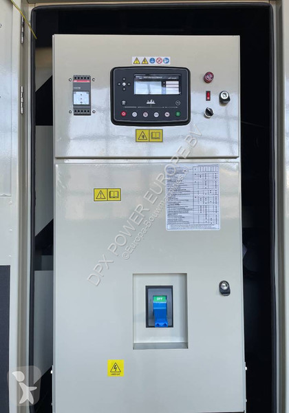 Stavebný stroj Cummins KTAA19-G6A - 700 kVA...