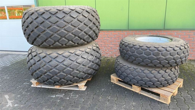 قطع غيار set BKT 28L-26 +14.9-24 compleet op...