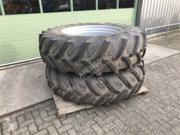 Fendt Taurus 20.8 R42 op velgen Гуми втора употреба