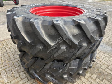 Trelleborg 580/70R38 op velg 8 gats fendt