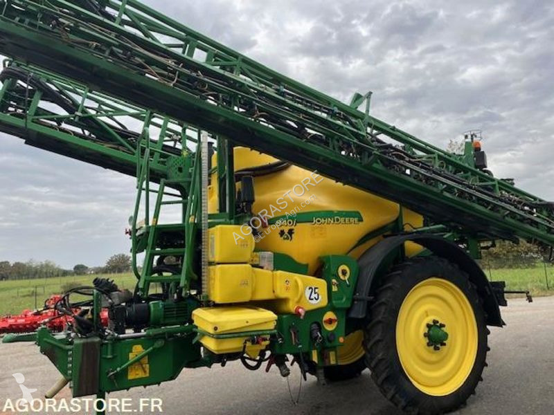 John Deere TF840I spraying