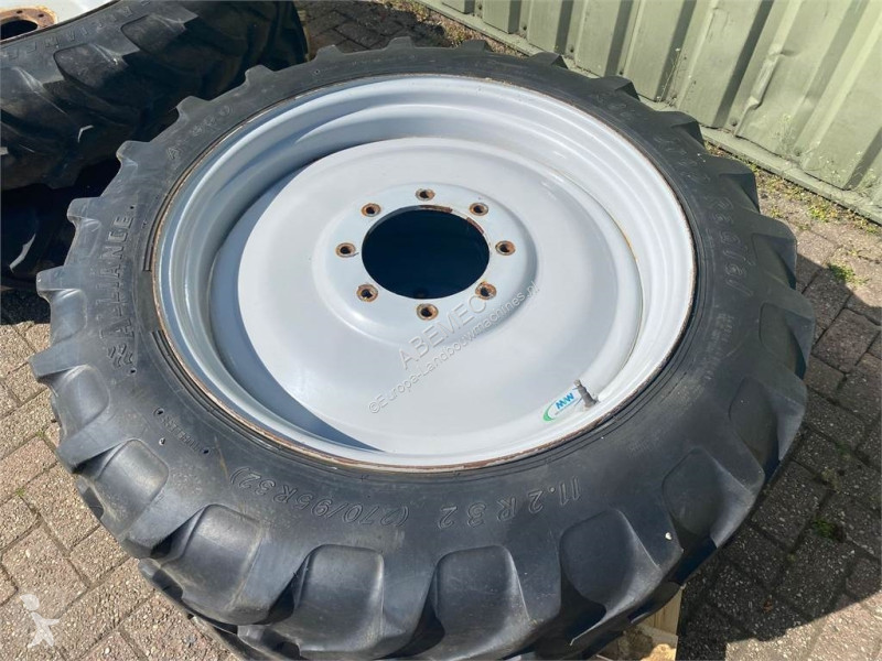Repuestos Alliance 270/95R48 + 270/95R32...