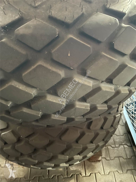 قطع غيار set BKT 28L-26 +14.9-24 compleet op...