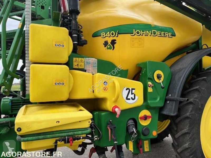 John Deere TF840I spraying