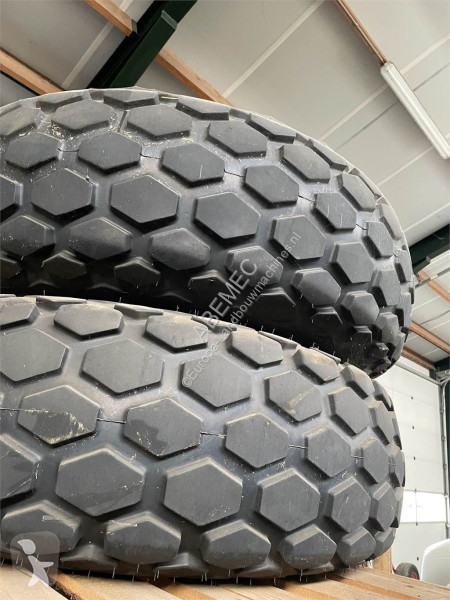 Ricambio  set BKT 28L-26 +14.9-24 compleet op...