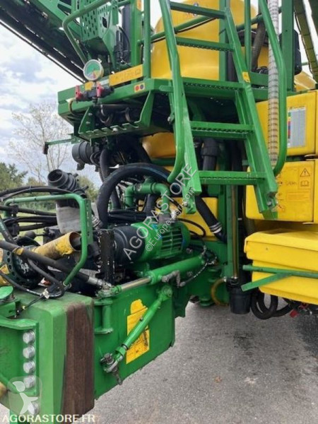 John Deere TF840I spraying