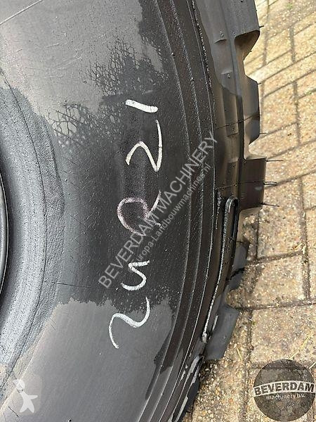 قطع زراعية  2x nieuwe banden 24R21