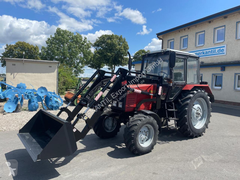 Lantbrukstraktor Belarus MTS 820 + FL