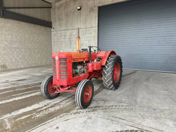Tracteur agricole Volvo 470