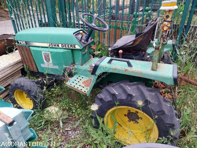 Tracteur agricole John Deere 755