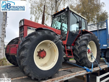 Tracteur agricole International 955A