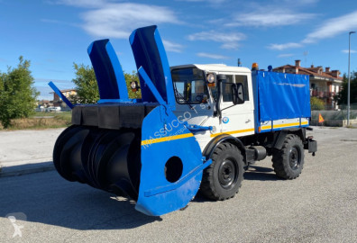 Tracteur agricole Mercedes UNIMOG