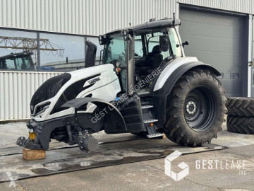 Tracteur agricole Valtra