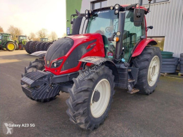 Tracteur agricole Valtra